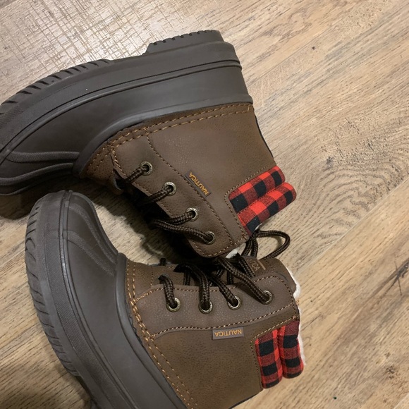 Brand new boys Nautica snow boots! Never been worn! - Picture 5 of 6
